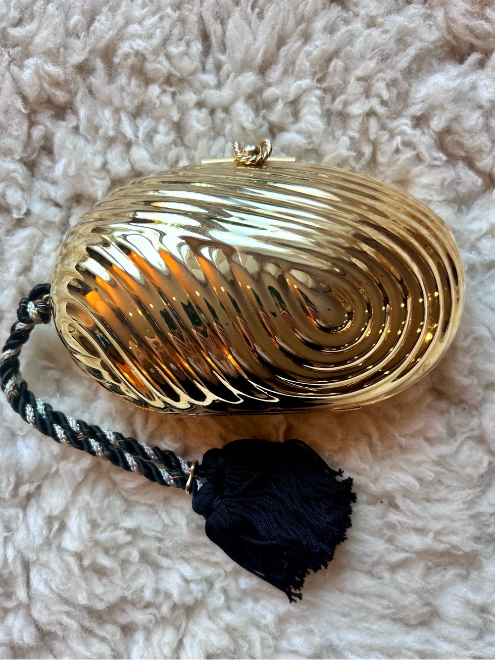 Rare Vintage Golden Clamshell Clutch